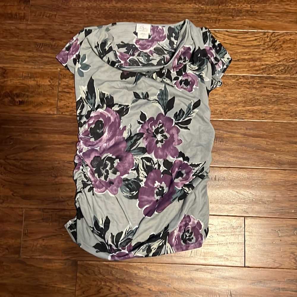 Women's maternity shirt size small